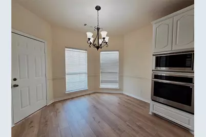 5207 W Cove Way, Grand Prairie, TX 75052 - Photo 10