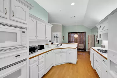 530 Queens Way, Grand Prairie, TX 75052 - Photo 8