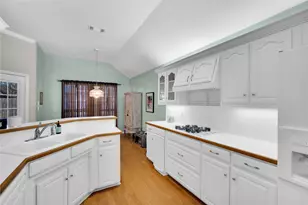 530 Queens Way, Grand Prairie, TX 75052 - Photo 10