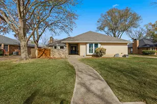 1105 Meadow Crest Ln, Mansfield, TX 76063 - Photo 2