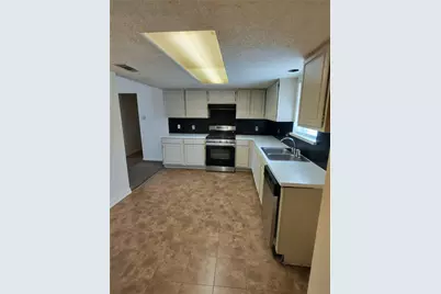 1018 Alexis Court, Glenn Heights, TX 75154 - Photo 4