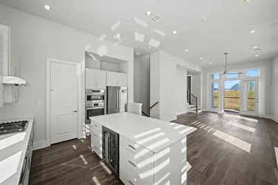 381 E Greenbriar Lane #1501, Dallas, TX 75203 - Photo 4