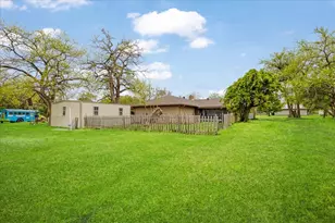 110 Bois D Arc St, Tom Bean, TX 75491 - Photo 32