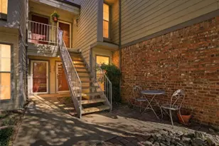 2535 Wedglea Dr, Dallas, TX 75211 - Photo 2