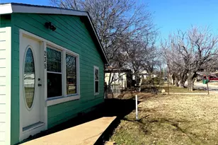 238 S 8th St, Jacksboro, TX 76458 - Photo 8