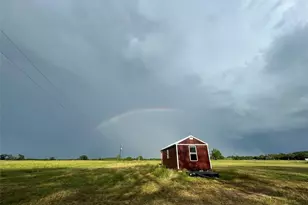 527 Co Rd 3351, Saltillo, TX 75478 - Photo 1
