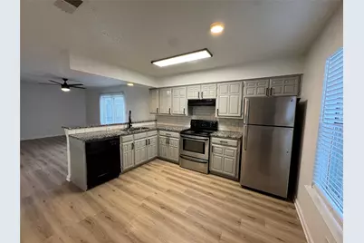 762 E Warrior Trail #D, Grand Prairie, TX 75052 - Photo 2