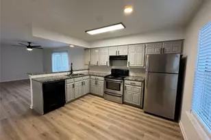 762 E Warrior Trail, Grand Prairie, TX 75052 - Photo 2