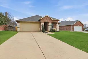 1441 Erin Dr, Burleson, TX 76028 - Photo 2