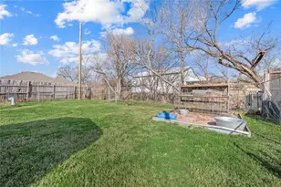 110 Renfro St, Grand Prairie, TX 75051 - Photo 24