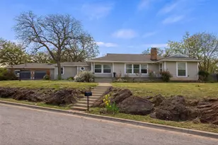 425 Oakhill Dr, Denton, TX 76201 - Photo 1