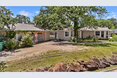 425 Oakhill Drive, Denton, TX 76201 - Photo 2