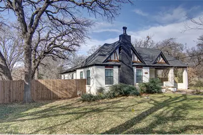 2218 Lynnhaven Road, Fort Worth, TX 76103 - Photo 2