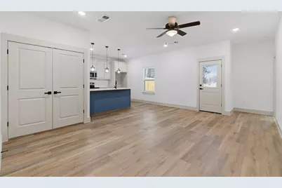 425 E Munson Street, Denison, TX 75021 - Photo 2