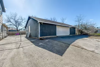 315 N Merrill Avenue, Duncanville, TX 75116 - Photo 6