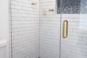 8719 Gladwood Ln, Dallas, TX 75243 - Photo 10