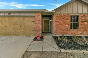 1133 Day Dream Dr, Fort Worth, TX 76052 - Photo 2