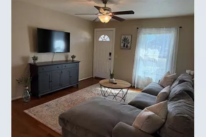 501 N Travis Street, Granbury, TX 76048 - Photo 4