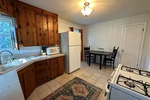 501 N Travis St, Granbury, TX 76048 - Photo 2