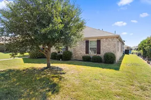 704 Snowy Orchid Ln, DeSoto, TX 75115 - Photo 4