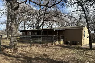 317 Co Rd 4790, Boyd, TX 76023 - Photo 2