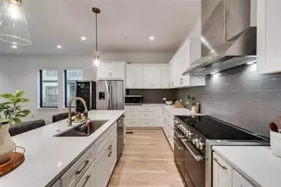 2633 Reagan Street #106, Dallas, TX 75219 - Photo 2