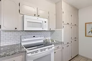 1105 Springdale Rd, Bedford, TX 76021 - Photo 18