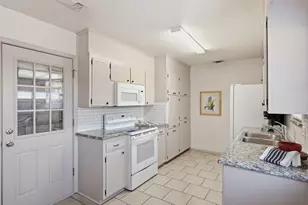 1105 Springdale Rd, Bedford, TX 76021 - Photo 16