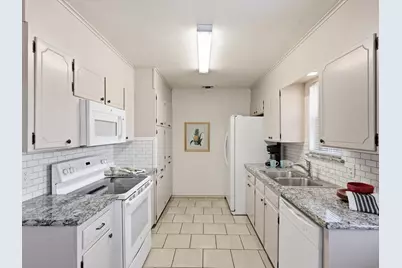 1105 Springdale Road, Bedford, TX 76021 - Photo 14