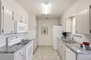 1105 Springdale Rd, Bedford, TX 76021 - Photo 14