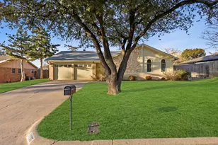 1105 Springdale Rd, Bedford, TX 76021 - Photo 2