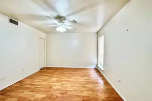 2406 Jo Lyn Ln, Arlington, TX 76014 - Photo 12