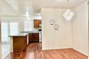 2406 Jo Lyn Ln, Arlington, TX 76014 - Photo 8