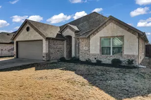 924 E 5th St, Springtown, TX 76082 - Photo 2