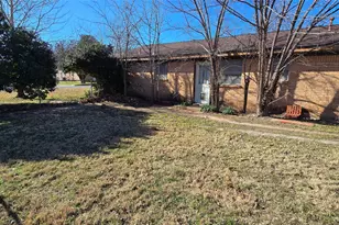 1705 11th St, Mineral Wells, TX 76067 - Photo 4