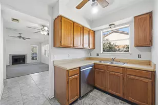 2910 Penny Ln, Euless, TX 76039 - Photo 10