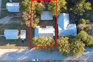 611 W College St, Jacksboro, TX 76458 - Photo 2