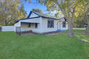 611 W College St, Jacksboro, TX 76458 - Photo 6