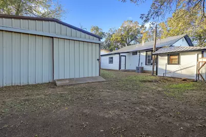 611 W College Street, Jacksboro, TX 76458 - Photo 32
