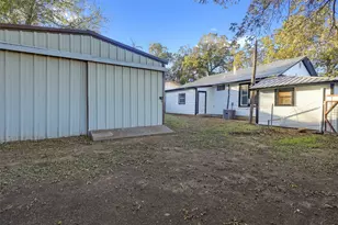 611 W College St, Jacksboro, TX 76458 - Photo 32