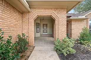 133 Springhill Dr, Hurst, TX 76054 - Photo 2