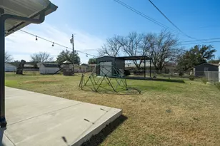 911 S Ave M Ave, Clifton, TX 76634 - Photo 8