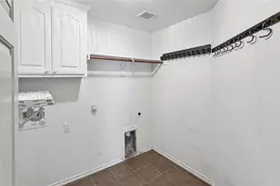 8530 Vista Grande Dr, Dallas, TX 75249 - Photo 26