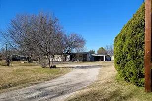 1909 Lariat Ln, Burleson, TX 76028 - Photo 2