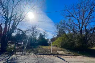 1529 Fleetwood St, Dallas, TX 75223 - Photo 1