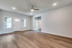 5814 Carlton Garrett St, Dallas, TX 75215 - Photo 2