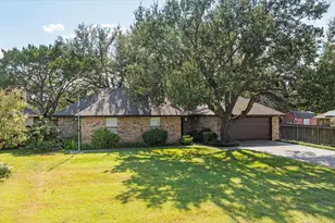 502 Shady Grove Dr, Granbury, TX 76049 - Photo 4