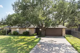 502 Shady Grove Dr, Granbury, TX 76049 - Photo 2