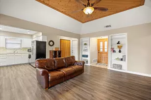 502 Shady Grove Dr, Granbury, TX 76049 - Photo 12