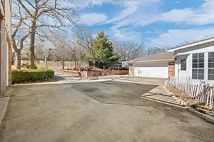 108 N Cliffside Dr N, Burleson, TX 76028 - Photo 4